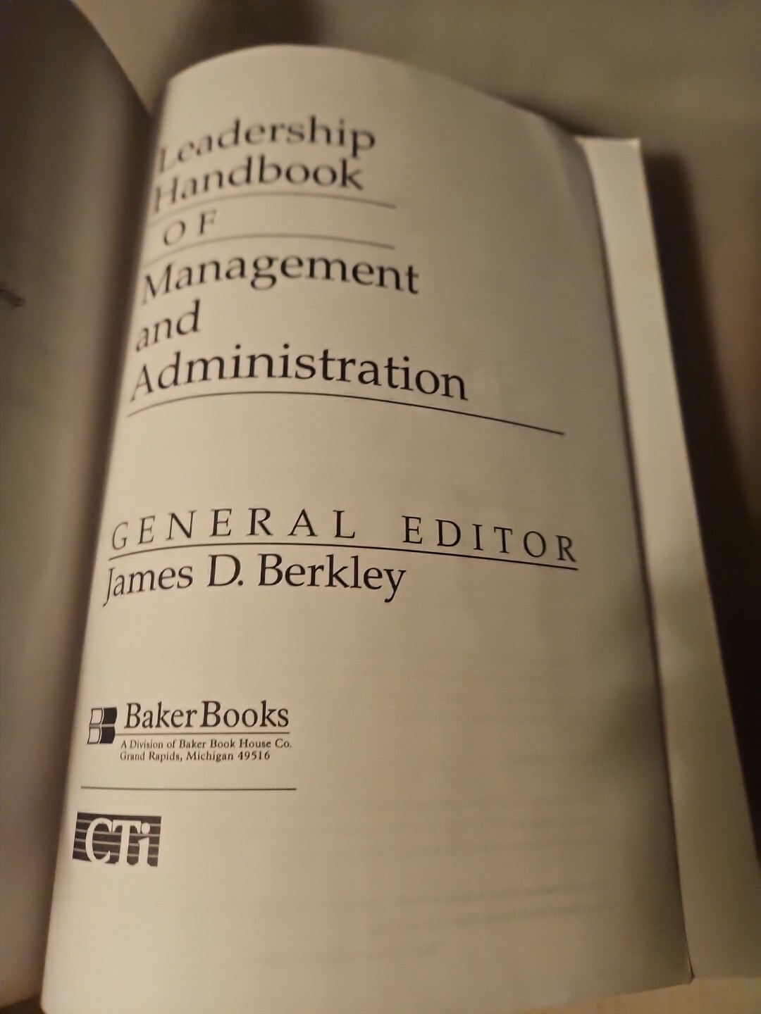 Vintage 1997 « Leadership Handbook of Management & Administration » James Berkley