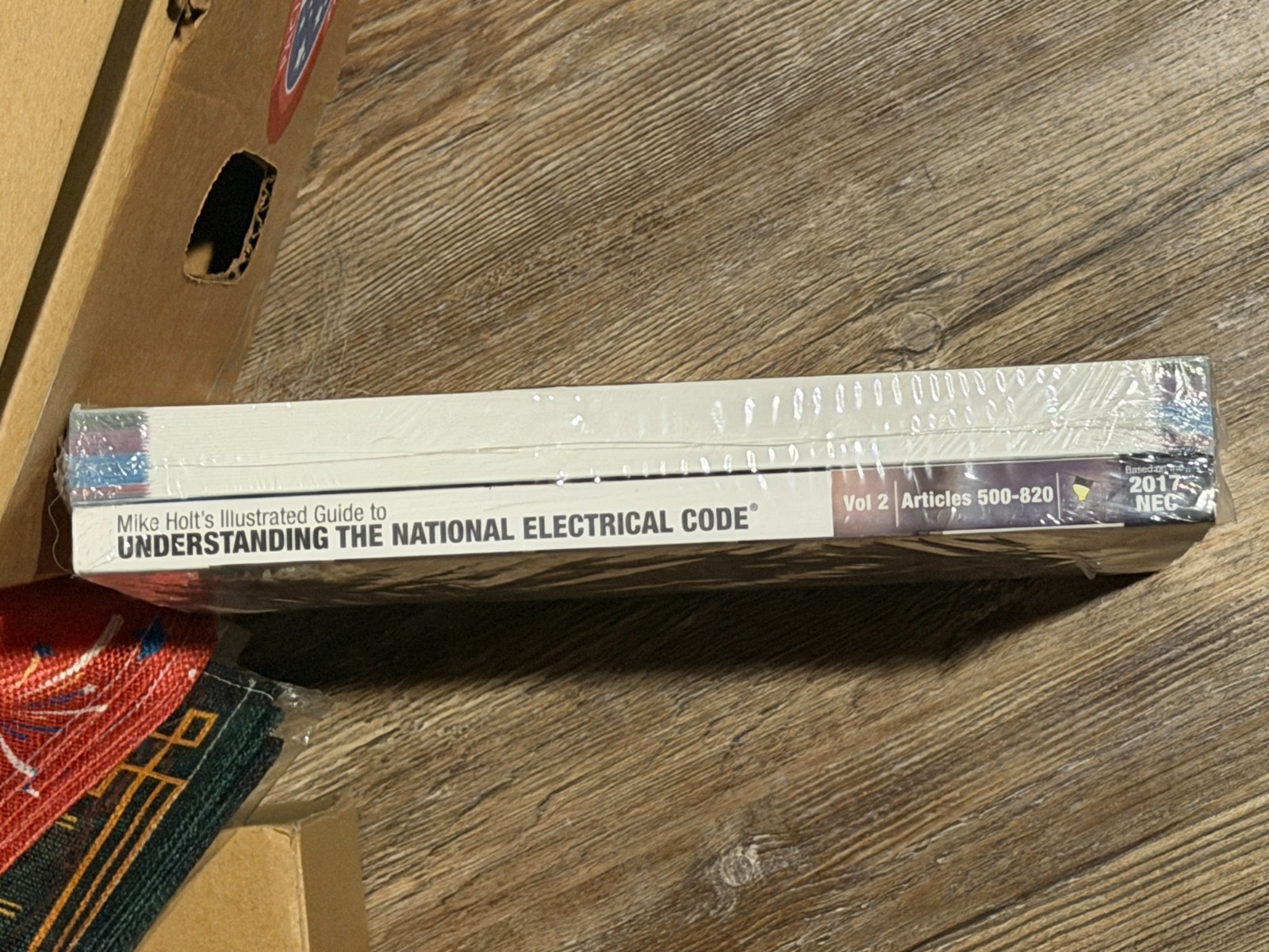 Mike Holt&rsquo;s Illustrated Guide National Electrical Code (NEC) 2017 Vol 1 & 2