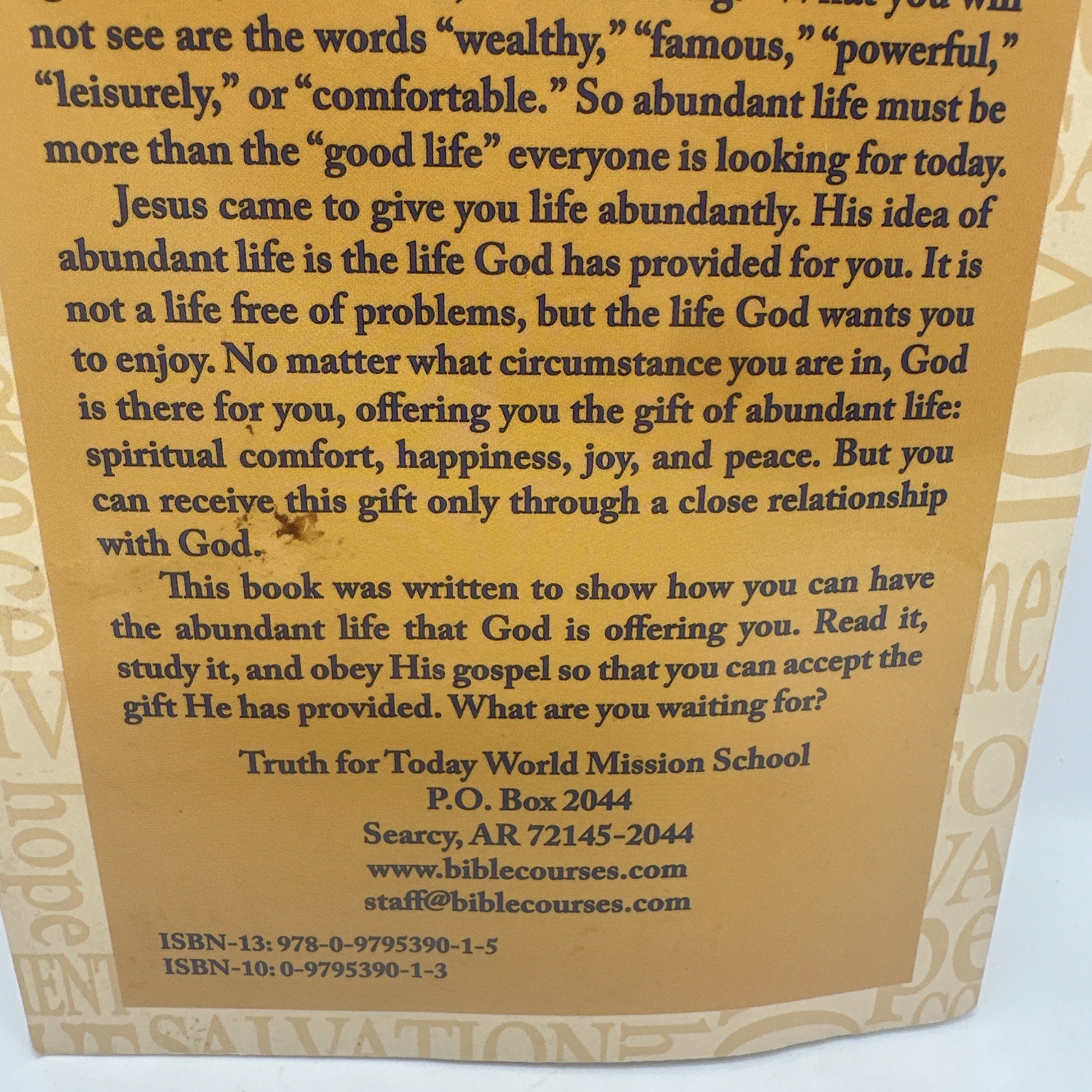 Into the Abundant Life (Includes a Complete New Testament) by N/A, PB 2007