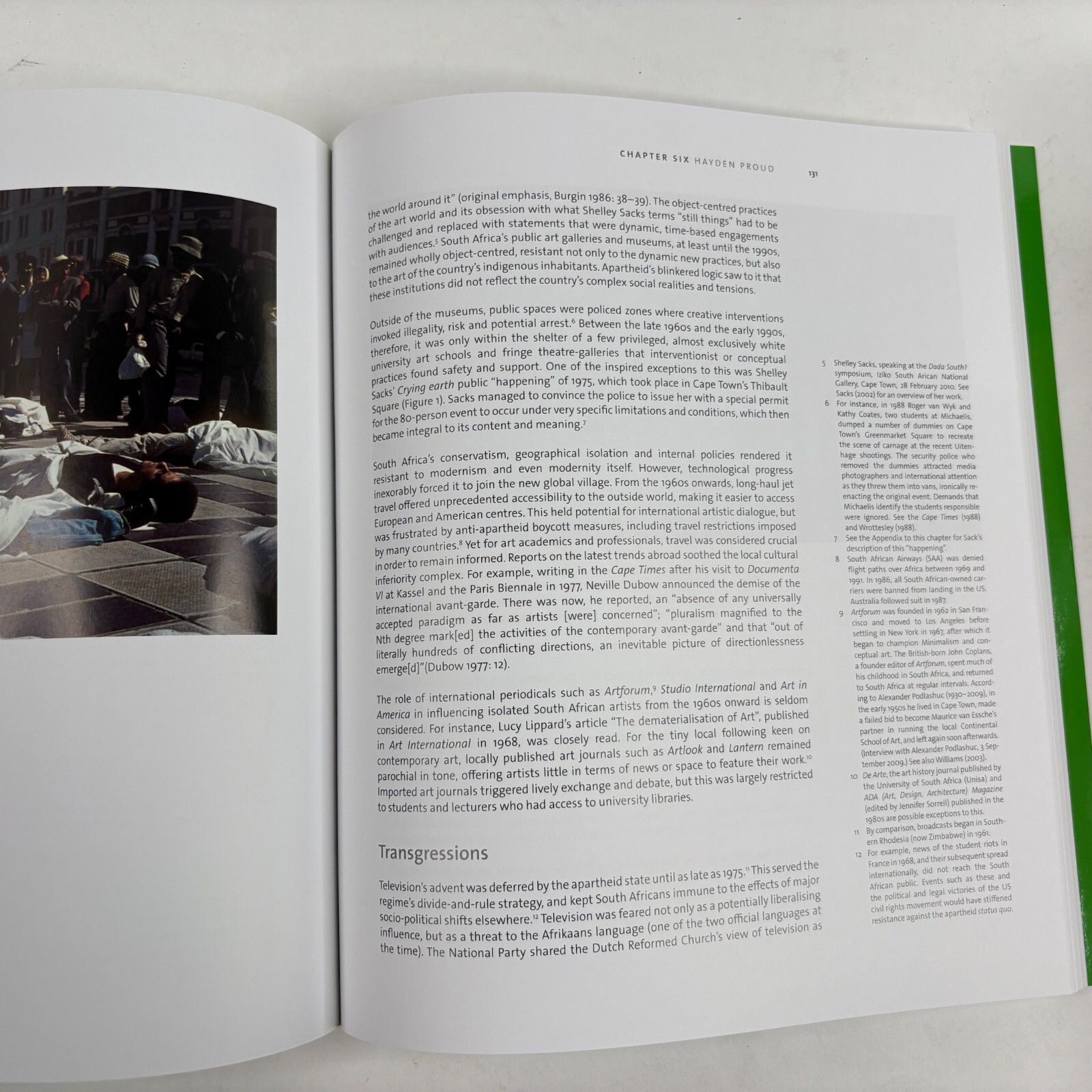 Visual Century Volume Three: 1972-1993: South African Art in Context [Paperback]