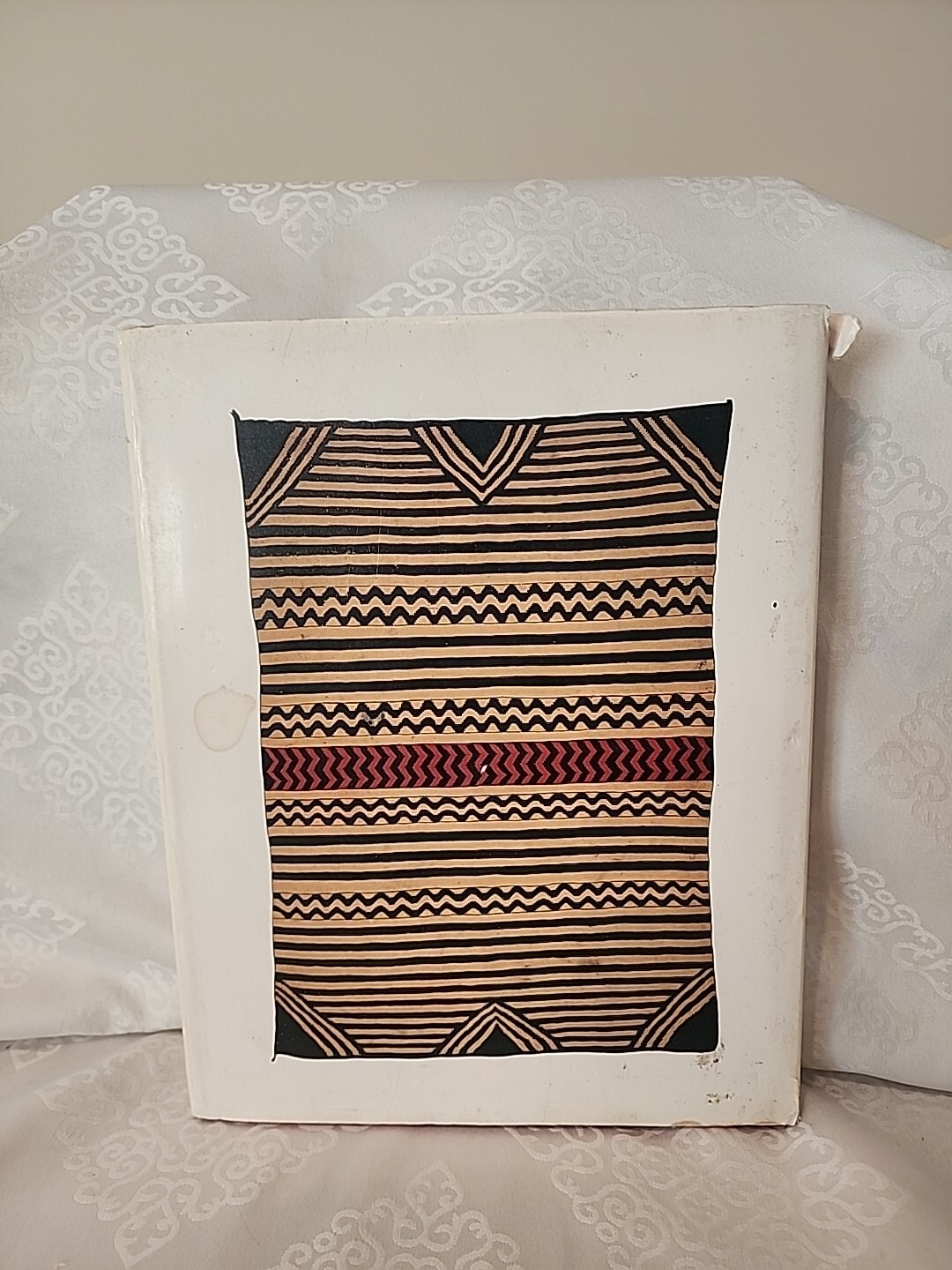 Navajo Textiles from Hearst Collection, Blomberg, 1988 HC/DJ