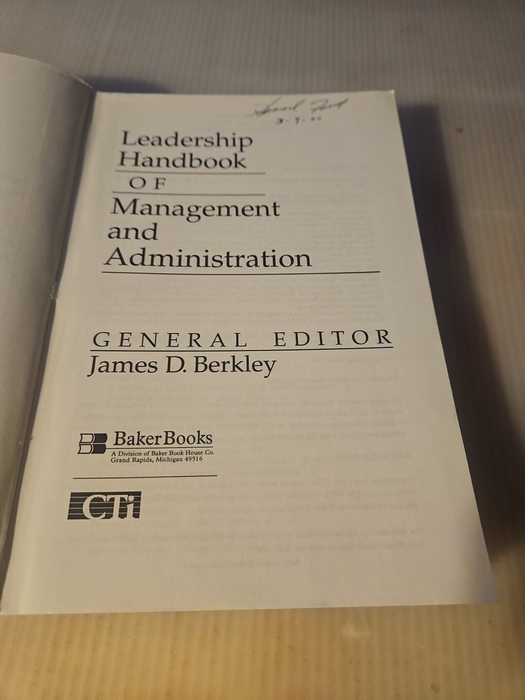 Vintage 1997 « Leadership Handbook of Management & Administration » James Berkley