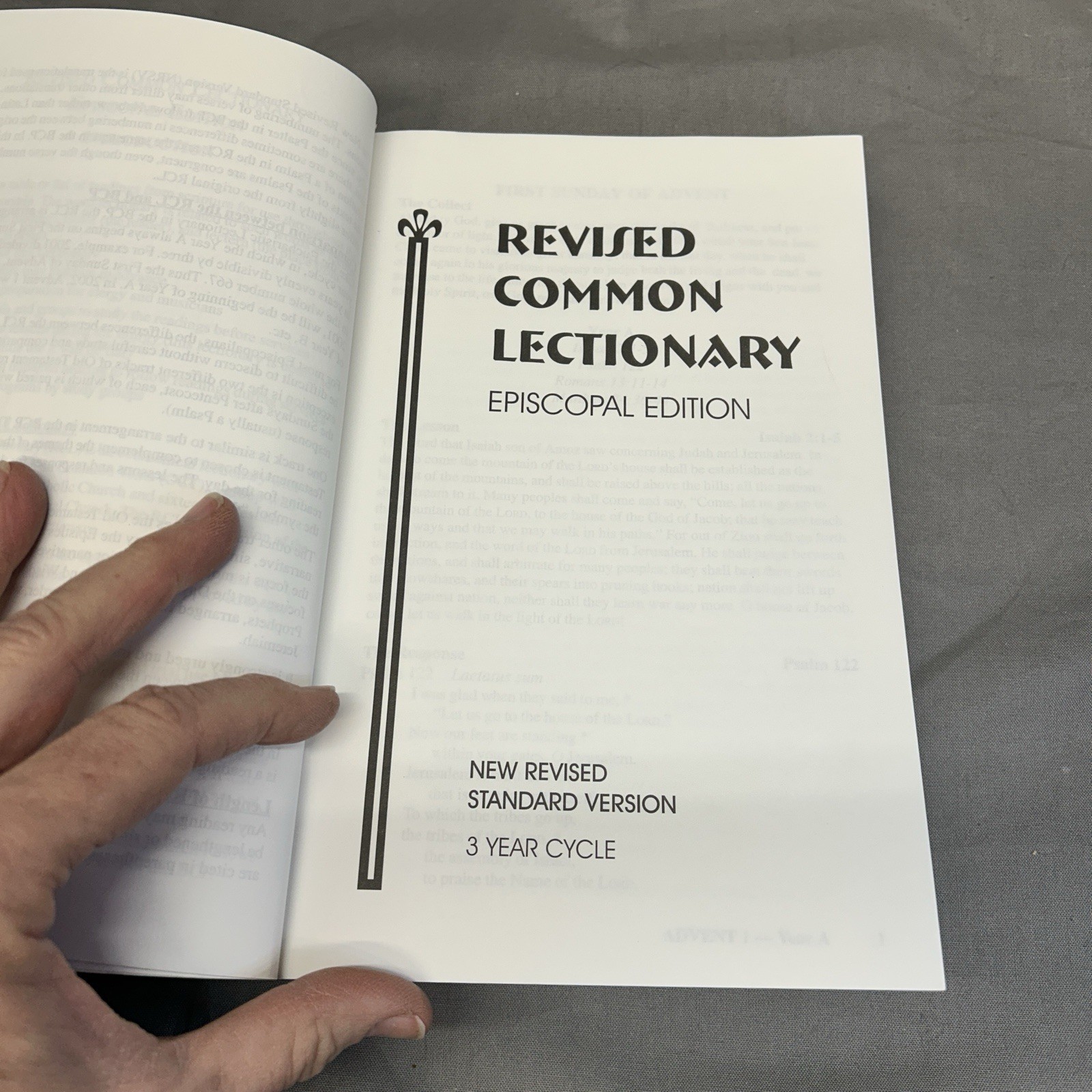 Revised Common Lectionary Episcopal Edition (NRSV) Study cover Three Year Cycle