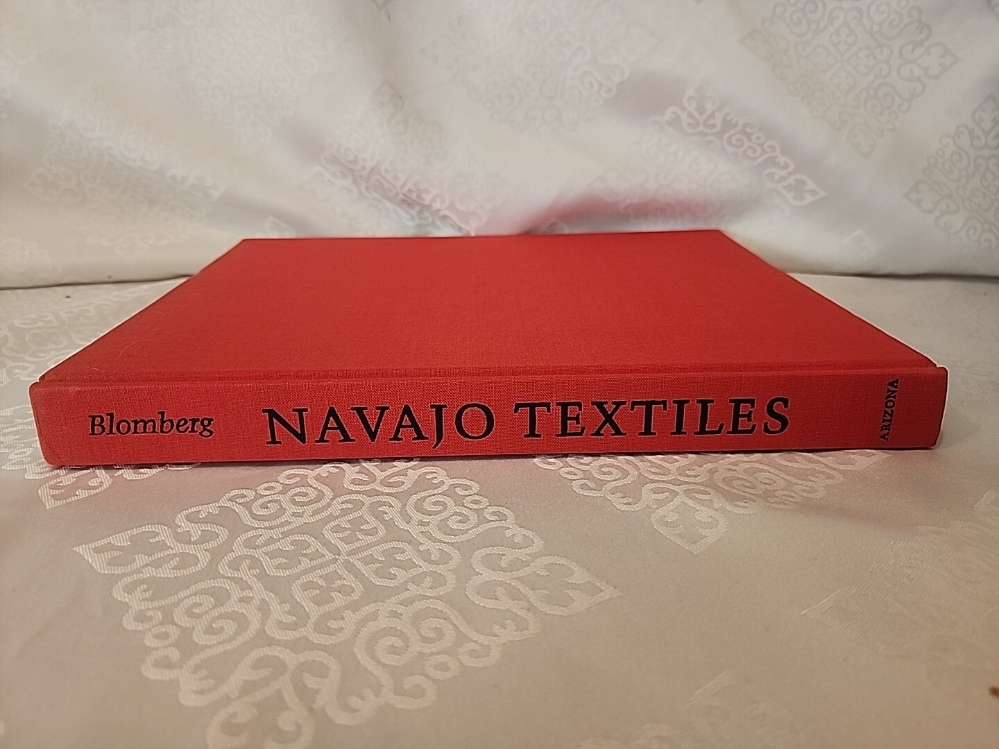 Navajo Textiles from Hearst Collection, Blomberg, 1988 HC/DJ