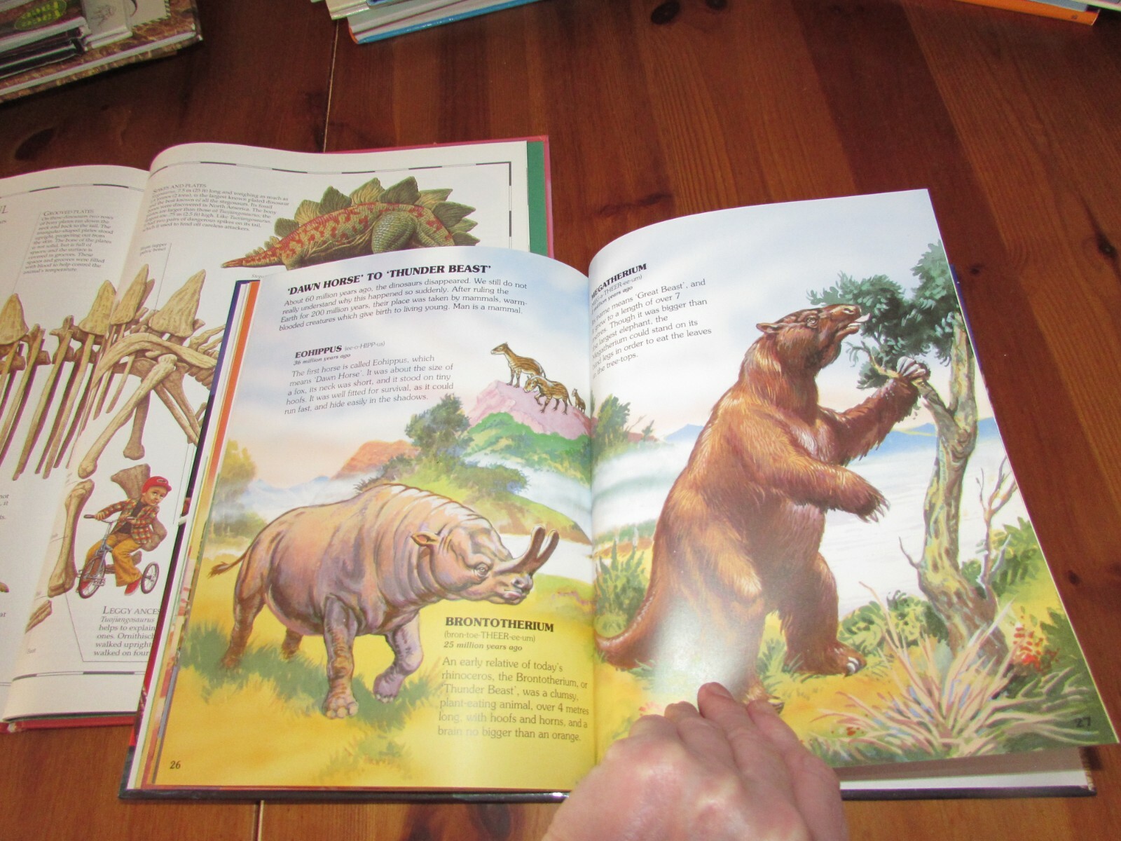 small bundle of 2 great children&rsquo;s books – DINOSAUR ATLAS & DINO DISCOVERY
