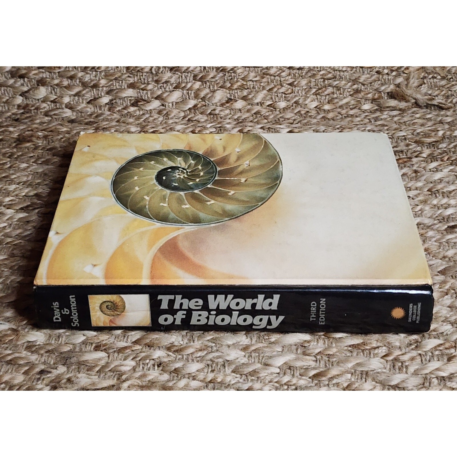 Vintage 1986 College Text Book The world Of Biology 3rd Edition Davis & Solomon