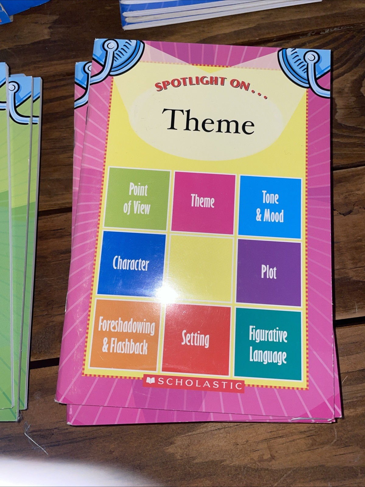 Spotlight on Literary Elements Box Set by Scholastic + Teacher&rsquo;s Guide