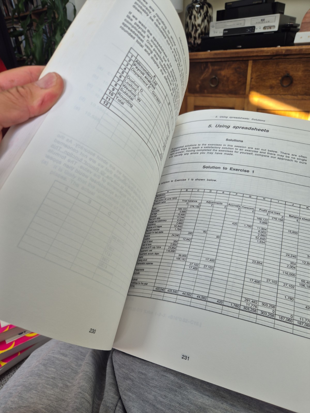 AAT NVQ: INFORMATION TECHNOLOGY INTERMEDIATE Units 21 & 22 (COMBINED TEXT) Book