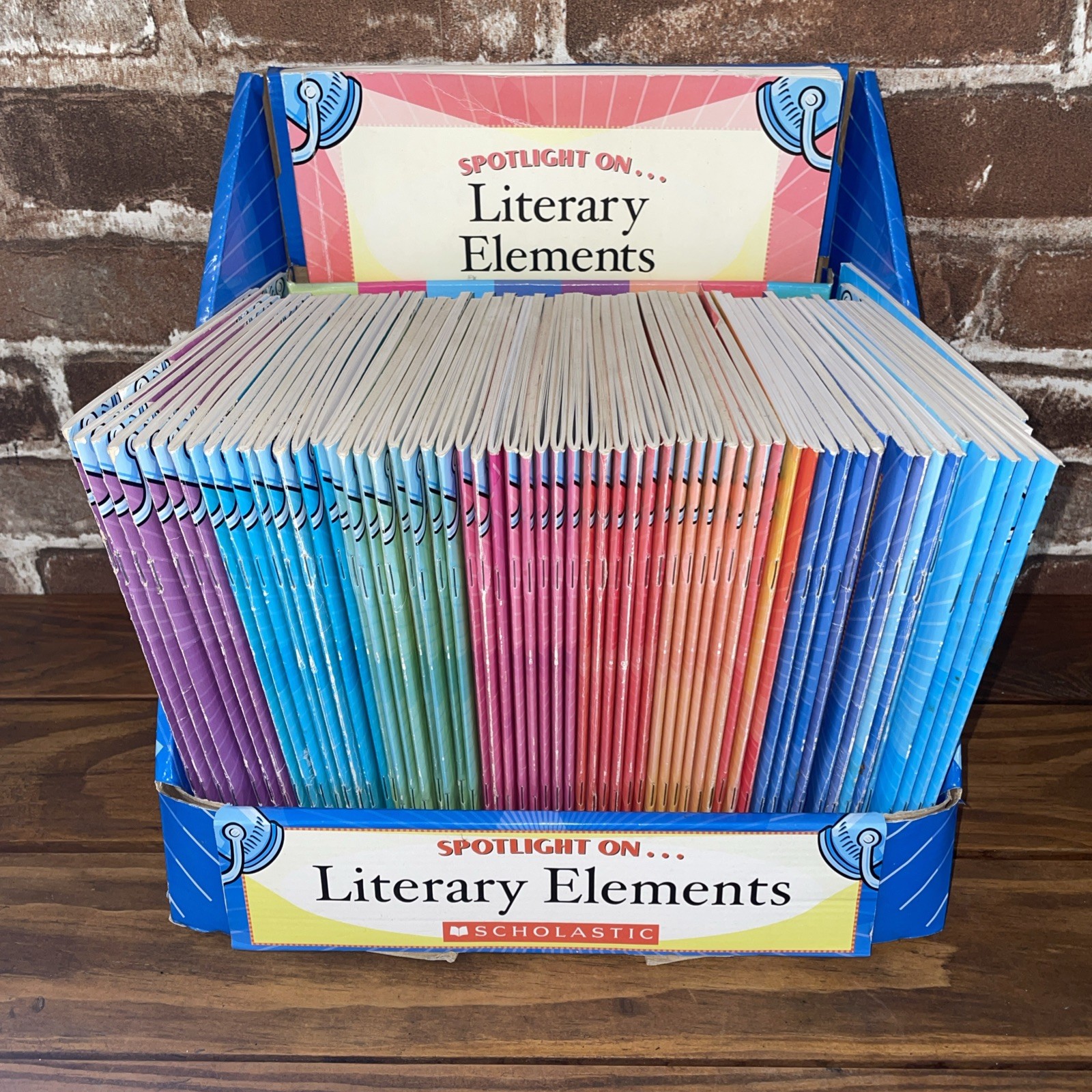 Spotlight on Literary Elements Box Set by Scholastic + Teacher&rsquo;s Guide